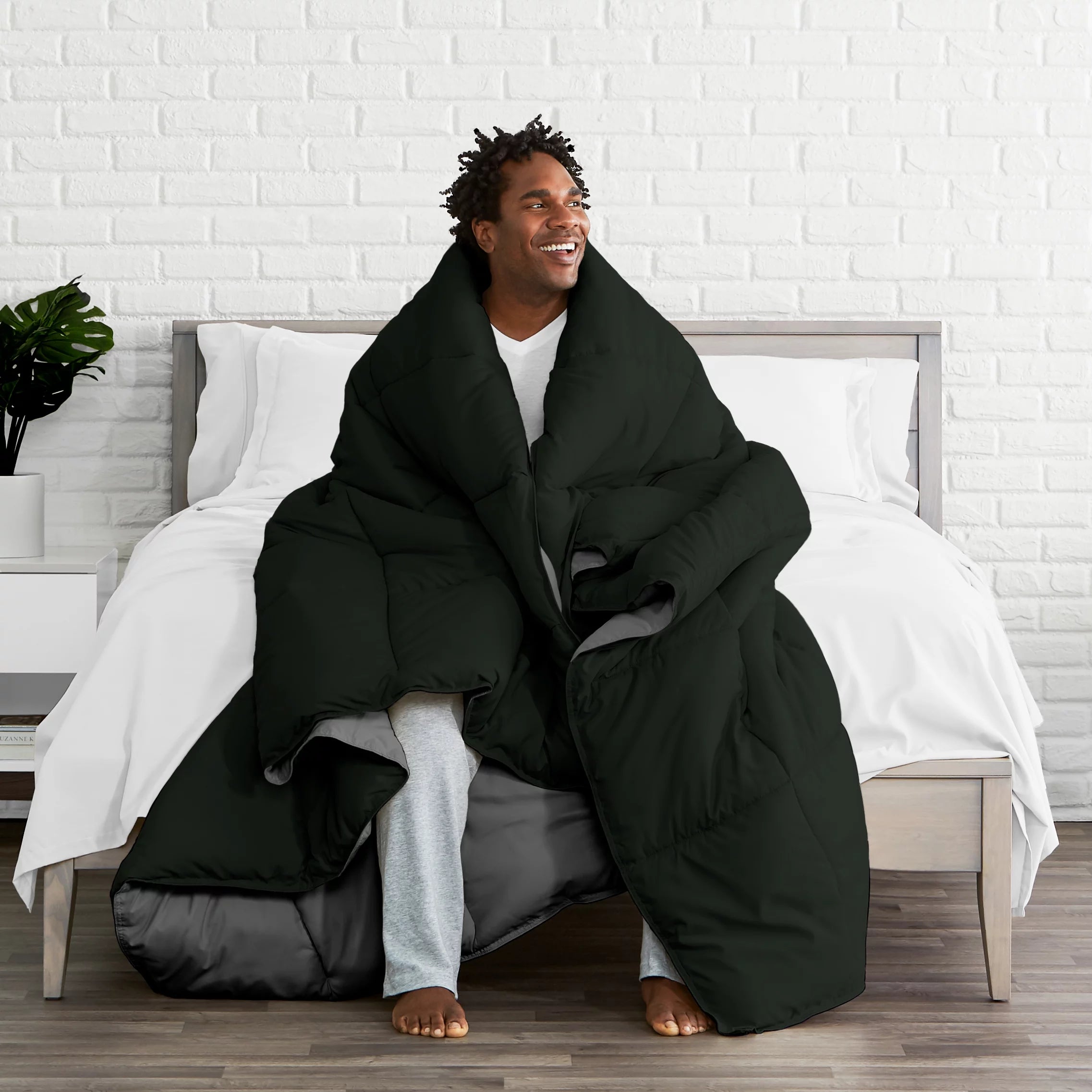 King Black 100% Polyester Plush Comforter P99779