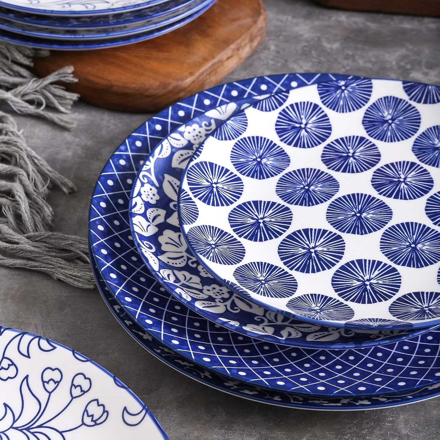 10 inch Porcelain Dinner Plates 16-Pieces Dinnerware Set Vintage Blue O902116