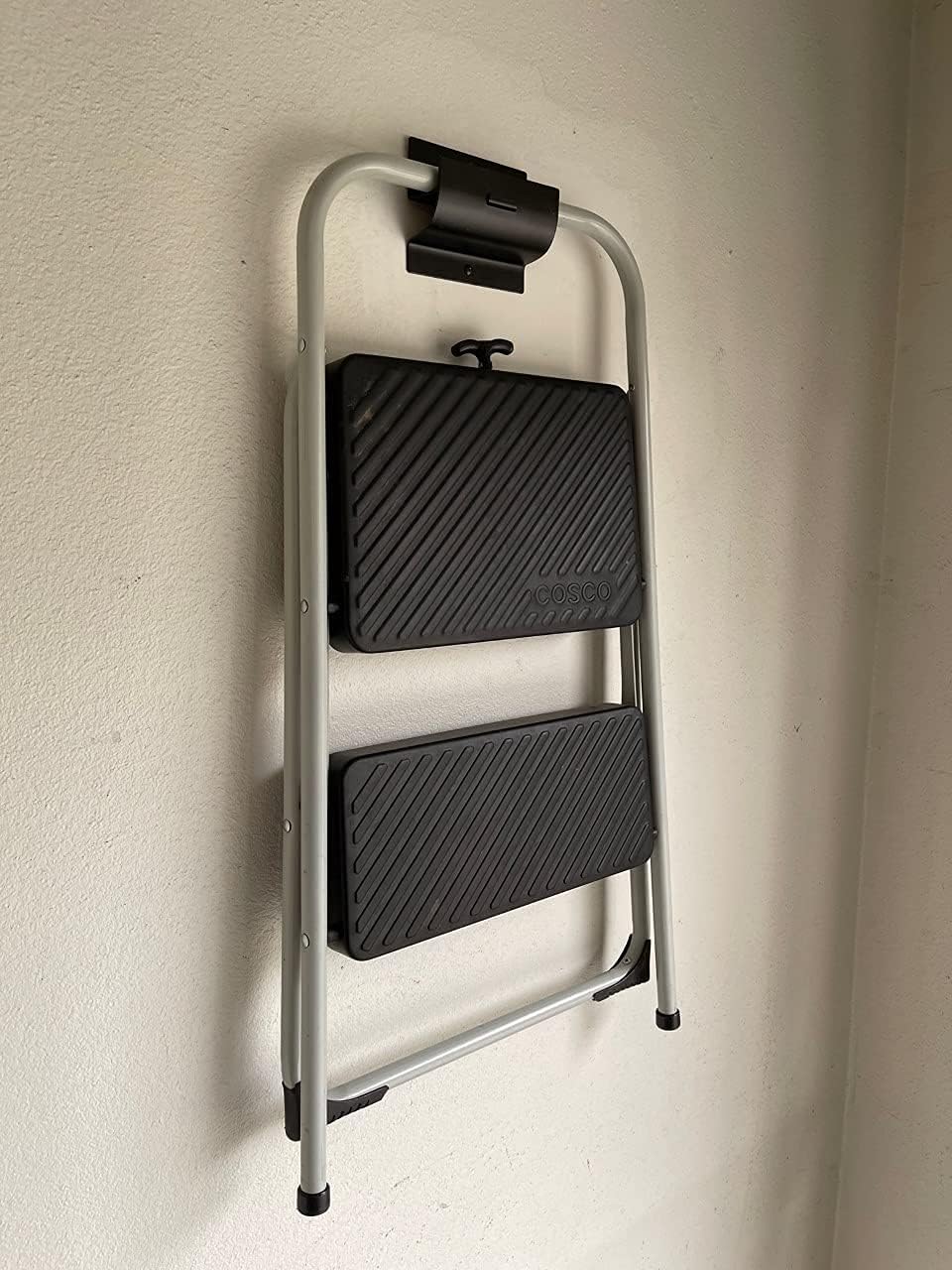 4-in Steel Wall Mount Ladder and Wheelbarrow Hanger, Matte Black R1402